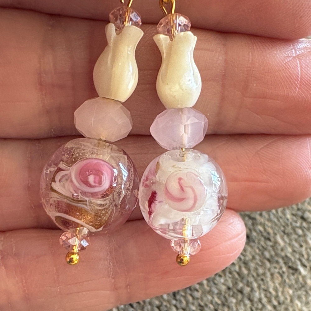 Hand Crafted Pink Glass Beads with Pearl Floral Earrings - Picture 2 of 2